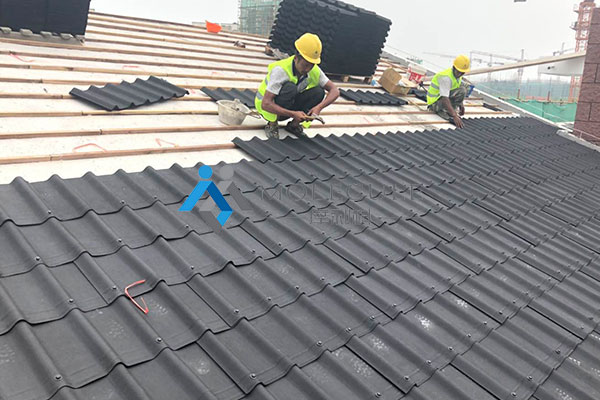 無錫摩利科為無錫漁港中學(xué)提供陶感瀝青波形瓦